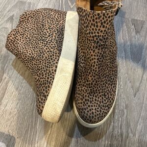 Universal threads Leopard Print High-Top Sneakers with side zip closure 7 1/2